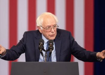 Сенатор Сандерс: Трамп бреше про Україну, Зеленського і Європу і зближується з Путіним