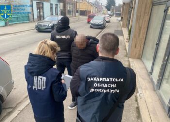 На хабарі затримали начальника Берегівського райуправління ДСНС Марушку (ФОТО)