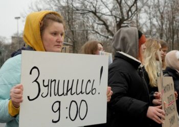 В Ужгороді під час хвилини мовчання рекомендують зупиняти громадський транспорт