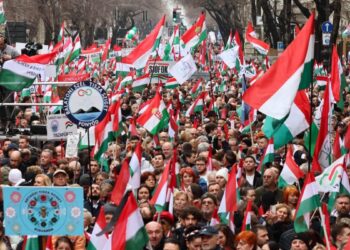 Тисячі угорців вийшли на протест проти уряду Орбана в Будапешті