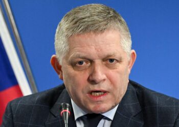 “Ніхто не може вказувати мені”: Фіцо заявив, що поїде на парад до Москви 9 травня
