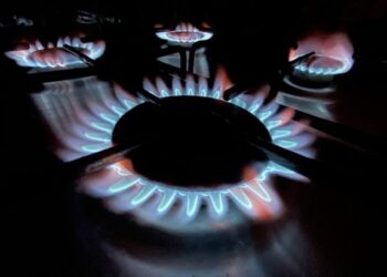 Угорщина не зможе заблокувати: ЄС підготував план відмови від нафти і газу з Росії