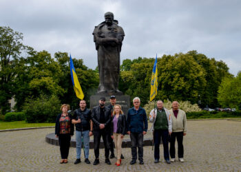 В Ужгороді представники громадськості та РУХу відзначили День перепоховання Кобзаря