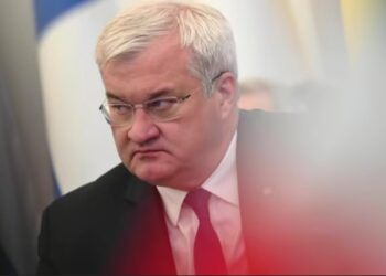 У відповідь на дії Будапешта Україна висилає двох угорських дипломатів