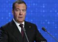 Медведєв і Захарова відповіли Зеленському: “10 травня у Києві може не настати”