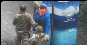 Військовому Харківського ТЦК, який ударив чоловіка під час перевірки документів, повідомили про підозру