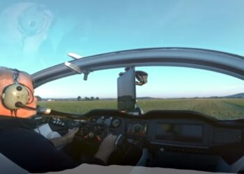Біля Ужгорода помітили літаючий автомобіль за мільйон доларів (фото, відео)