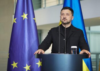 Рівень довіри до Зеленського дещо знизився – соціологи