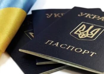 Власникам паспортів – книжечок доведеться їх міняти, бо з них має зникнути російська? В Україні нові паспортні правила