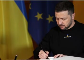Служба у ЗСУ з 18 років: Зеленський підписав новий закон про зміни для молоді «18-25»