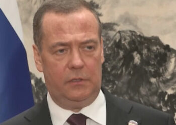 Медведєв погрожує війною РФ зі США після ультиматуму Трампа для Путіна