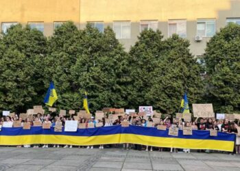В Ужгороді вийшли на протест проти закону, який може знищити незалежність НАБУ (ФОТО)