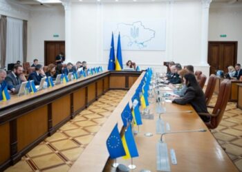 Дисертація має бути прочитана та перевірена автором — Кабмін