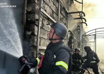 Росіяни вдарили по Запоріжжю: 17 постраждалих, один поранений помер