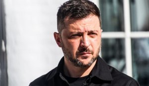 Зеленський заявив “слугам народу” про намір балотуватися на наступних виборах, – Politico