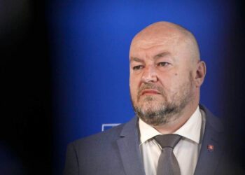 У Словаччині хочуть ввести обовʼязкову службу через війну в Україні та Орбана