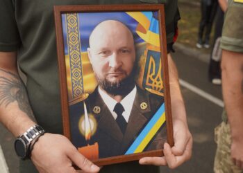 Ужгород попрощався із 39-річним українським воїном-захисником — молодшим лейтенантом Артемом Коваленком