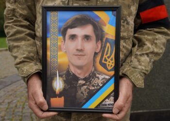 В Ужгороді провели в останню земну путь українського воїна-героя Сергія Вдовиченка
