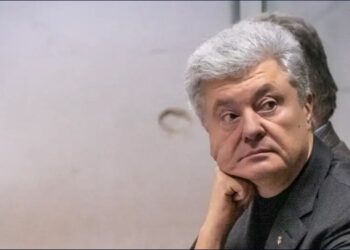 У Києві почали судити Петра Порошенка