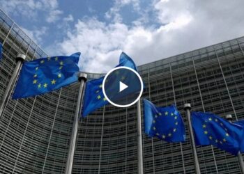 Попри опір Угорщини й Словаччини. Посли ЄС погодили план відмови від російської нафти та газу до 2028 року — Reuters