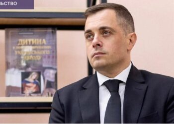 “Наше завдання – створити ефективну мережу закладів освіти, а не утримувати будівлі, столи й стільці”, – заступник міністра освіти Микола Трофименко
