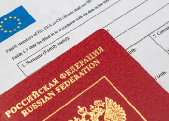 ЄС ухвалив рішення більше не видавати мультивізи громадянам РФ