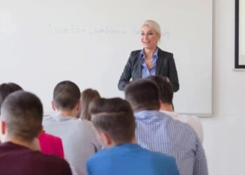 У 2026 році в Україні підвищать зарплати педагогам: кого торкнуться зміни та як відбуватиметься нарахування