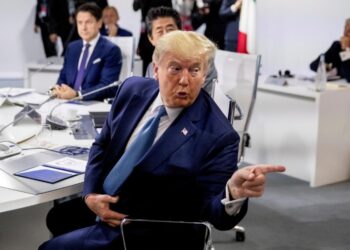 Трамп висунув Європі ультиматум щодо Гренландії і завдав першого удару