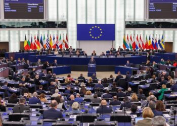 Європарламент заморозив затвердження угоди зі США через “хаос” з митами Трампа