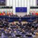 Європарламент заморозив затвердження угоди зі США через “хаос” з митами Трампа