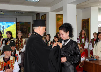 Єпископ Мукачівський і Карпатський Віктор БЕДЬ нагородив Галину ЖУРАКОВСЬКУ орденом святої великомучениці Варвари