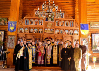У День українського добровольця єпископ Віктор Бедь очолив молебень за перемогу України та захист її воїнів