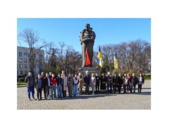 В Ужгороді представники української громадськості та Православної Церкви України урочисто вшанували 212-ту річницю від дня народження Великого пророка української нації Тараса Шевченка