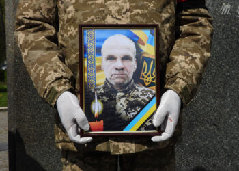 В Ужгороді сьогодні попрощалися із 51-річним солдатом, стрільцем-снайпером Тарасом Балогою