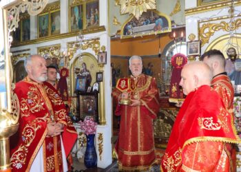 У 4-ту неділю після Пасхи єпископ Віктор Бедь очолив Божественну літургію в храмі с. Терново та привітав протоієрея Івана Рошканюка з 70-річчям