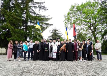 Єпископ Віктор Бедь, за участі громадськості, очолив молебень за перемогу і благополуччя в Україні та літію за полеглими борцями з нацизмом до 81-ї річниці Великої Перемоги над нацизмом у Другій світовій війні