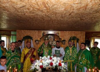 Єпископ Віктор Бедь очолив Божественну літургію у День Святої Тройці та П’ятдесятниці в місті Берегове і звершив дияконську хіротонію