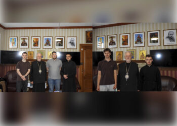 Представники студентства КаУ ім. Августина Волошина та УУБА привітали президента, єпископа Віктора Бедь, з Днем народження