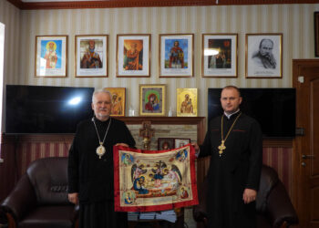 Керуючий Мукачівсько-Карпатською єпархією єпископ Віктор Бедь вручив новий антимінс для кафедрального Свято-Петро-Павлівського храму в селі Лазещина Рахівського району