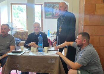Єпископ Віктор Бедь провів зустріч із парафіянами парафії Всіх святих Землі Закарпатської в селищі Тересва та повідомив про призначення нового священнослужителя