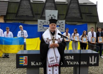 Єпископ Мукачівський і Карпатський Віктор Бедь очолив чин освячення пам’ятного Хреста на честь Героїв Карпатської України  у селі Кваси