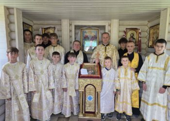 Молитовно-просвітницький похід паламарів Свято-Петро-Павлівської парафії села Лазещина та парафії Успіння Пресвятої Богородиці села Чорна Тиса ПЦУ до витоку річки Чорної Тиси